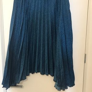 Pleated high low skirt